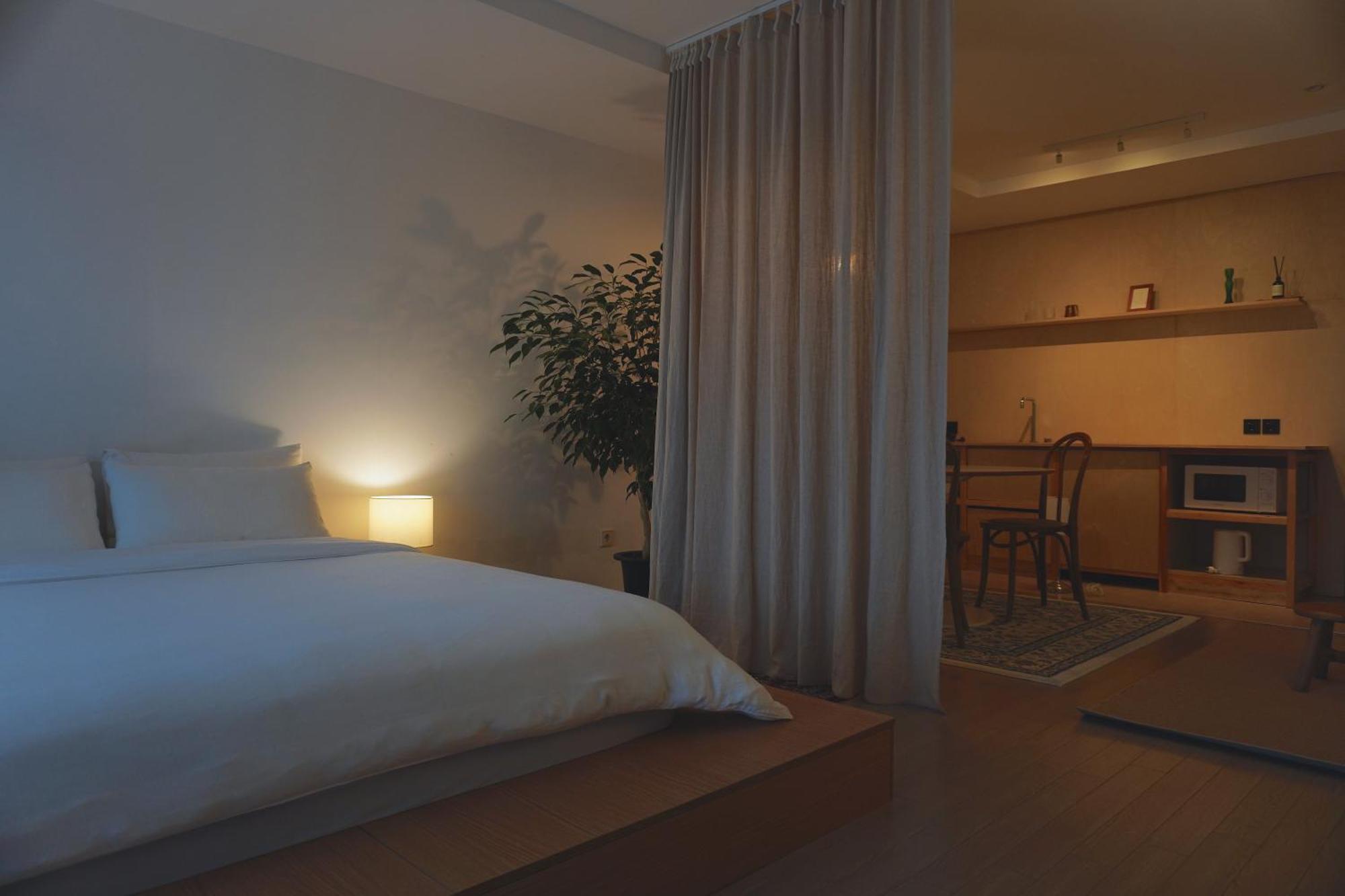 At Corner Resort & Garden Jeju Exterior foto